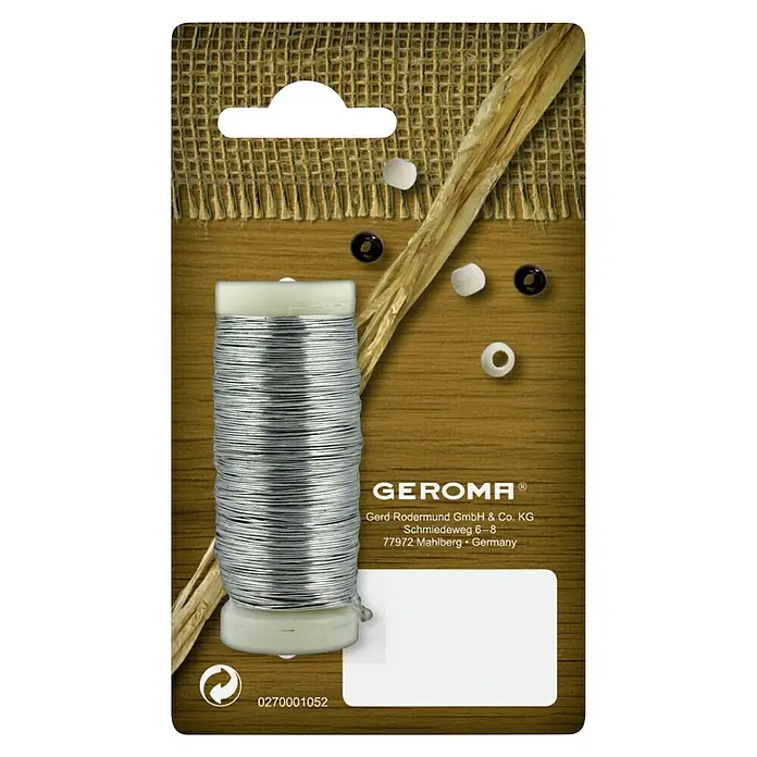 Basteldraht - Kunststoff, Silber - Ein Rollenbild von Geroma Basteldraht, umgeben von Naturmaterialien und Perlen, perfekt für kreative Bastelarbeiten und florale Designs.