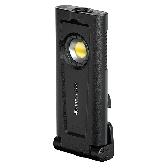 Ledlenser LED-Arbeitsleuchte iF2R - 200 lm, IP54 - Nahaufnahme einer schwarzen Ledlenser Arbeitsleuchte mit einer gelben LED, die sich perfekt für den Einsatz in Werkstätten oder Garagen eignet.