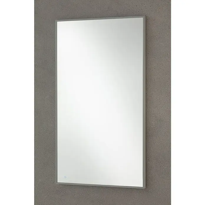 Camargue Lichtspiegel Frame - 120 x 68 cm, Leuchtmittel, Mit eckigen Kanten - Ein rechteckiger, gerahmter Spiegel mit einer dezenten Beleuchtung hängt an einer Wand und verleiht dem Raum eine elegante Note.