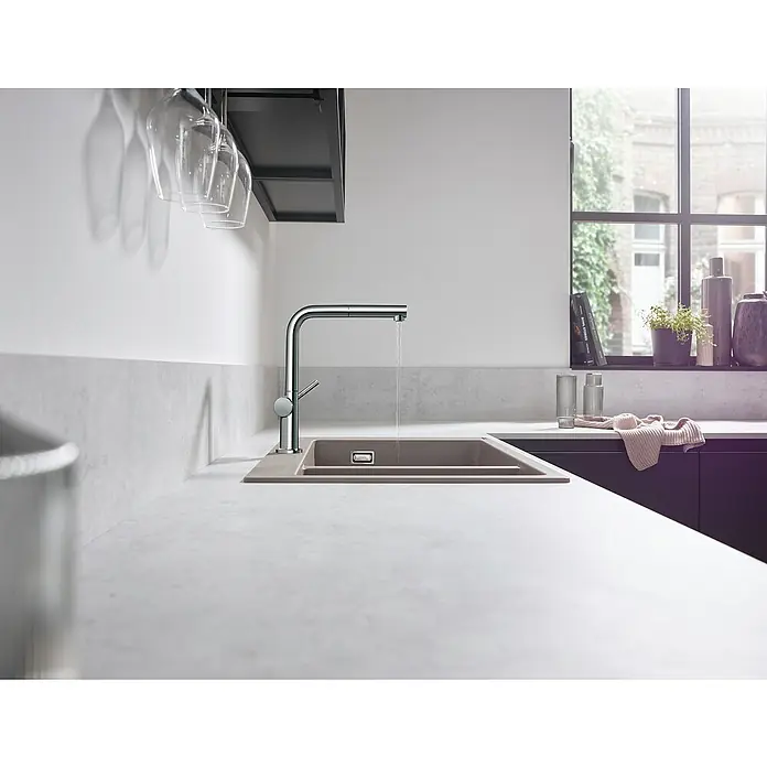 Hansgrohe Grifo de cocina Talis M54 - Cromo, Brillante - Elegante grifo de cocina con un diseño limpio y agua que fluye suavemente, combinando funcionalidad y estética en una cocina moderna.