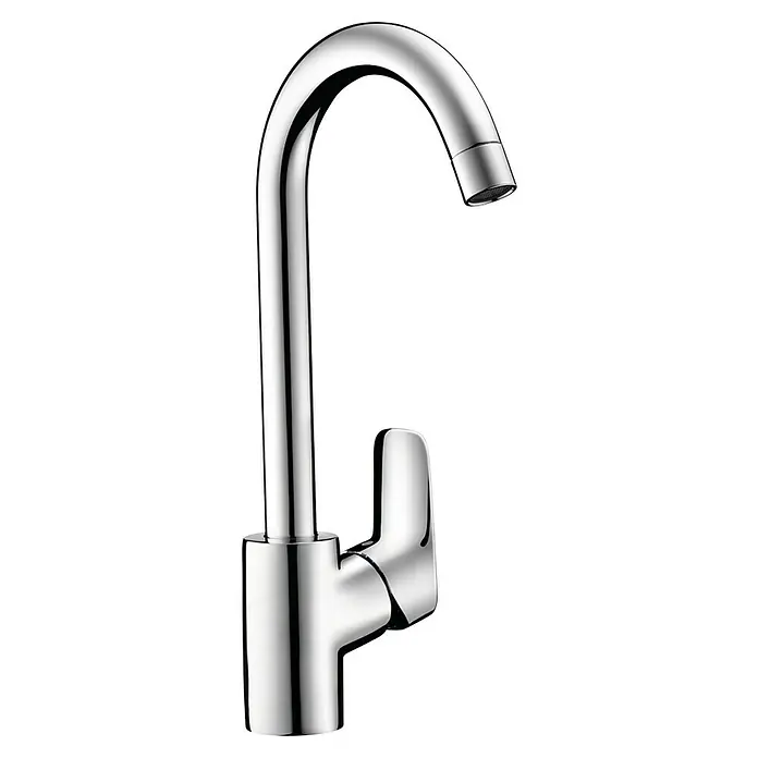 Hansgrohe Grifo de cocina MyCube L - Cromo, Brillante - Primer plano de un elegante grifo cromado con caño curvo y maneta monomando, sobre un fondo negro.