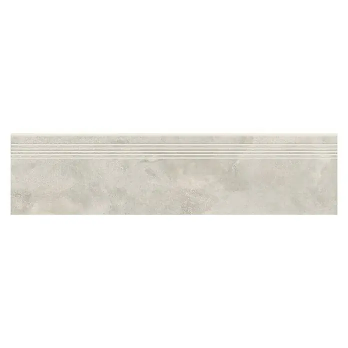 Queens Stufen- & Abdeckplatte - 29,8 x 119,8 cm, Weiß, Matt - Ein einzelner beiger Treppenfliese mit rutschfesten Rillen auf schwarzem Hintergrund, ideal für sichere und stilvolle Treppen.