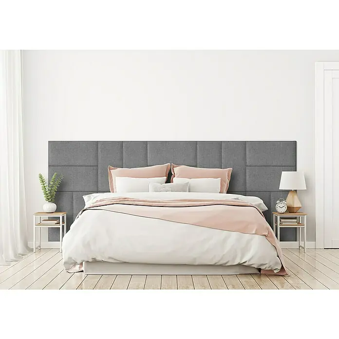 Fllow Wandpolster-Set Inari A3 - 300 x 120 cm, Grau - Stilvolles Schlafzimmer mit einem grauen Paneel-Kopfteil, das dem Raum eine elegante Note verleiht und für Komfort sorgt.