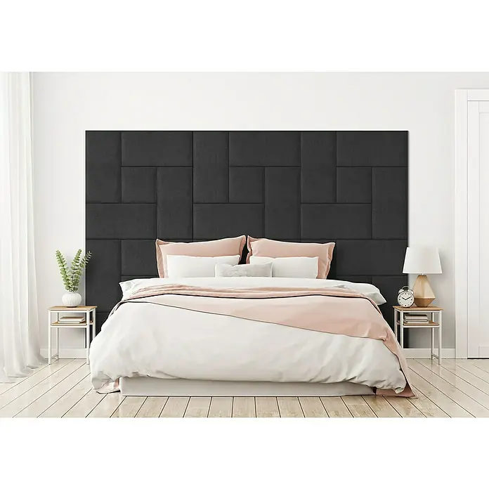 Fllow Wandpolster-Set Inari A4 - 270 x 180 cm, Anthrazit - Ein modernes Schlafzimmer mit einem Kingsize-Bett und einem getufteten Paneel-Kopfteil in Anthrazit für eine stilvolle Atmosphäre.