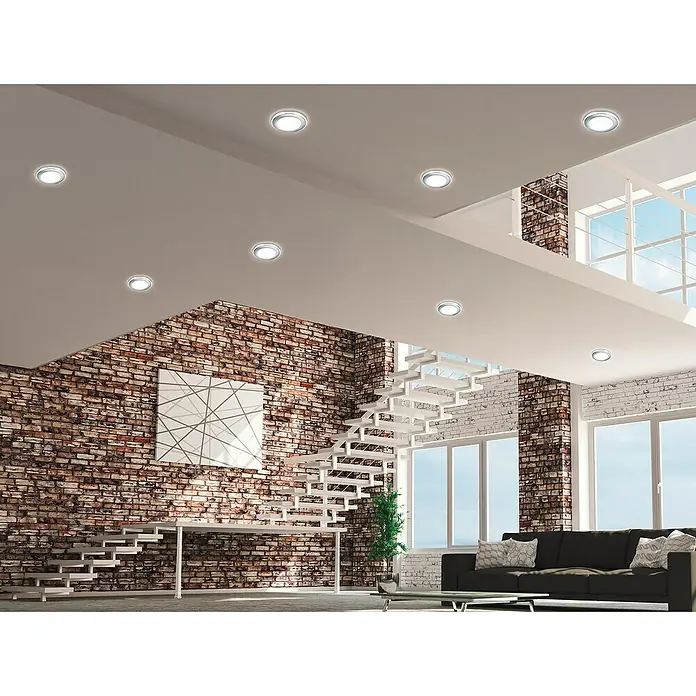 Trio Leuchten LED-Einbauleuchte rund AURA - 10 W, Ø x H: 14,8 x 3,8 cm, Chrom, Warmweiß - Innenaufnahme eines Wohnzimmers mit modernen LED-Deckeneinbaustrahlern, die eine helle und einladende Atmosphäre schaffen.