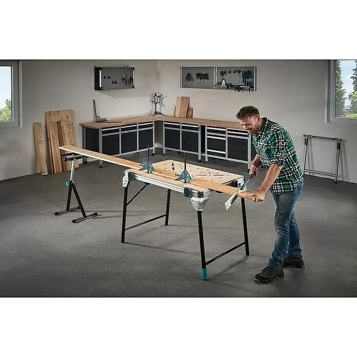 Wolfcraft Werkbank Master Work 1600 - L x B: 76,5 x 110 cm, Arbeitshöhe: 86,3 cm, Belastbarkeit: 120 kg - Anwendungsbeispiel