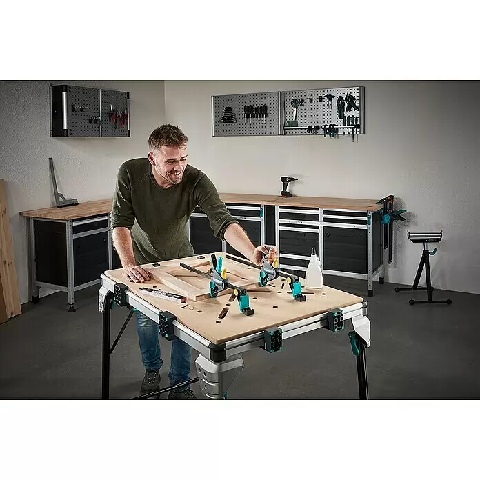 Wolfcraft Werkbank Master Work 1600 - L x B: 76,5 x 110 cm, Arbeitshöhe: 86,3 cm, Belastbarkeit: 120 kg - Anwendungsbeispiel