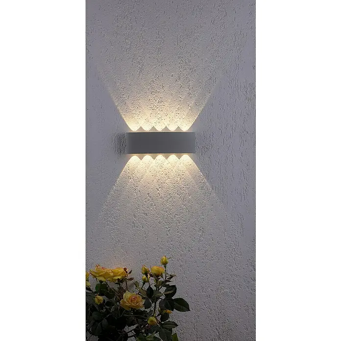 Paul Neuhaus LED-Wandleuchte Carlo - 18 W, L x B x H: 27 x 4,7 x 8 cm, Stahl - Wandleuchte aus Metall, die ein modernes Design mit warmen Lichteffekten für eine stimmungsvolle Beleuchtung kombiniert.