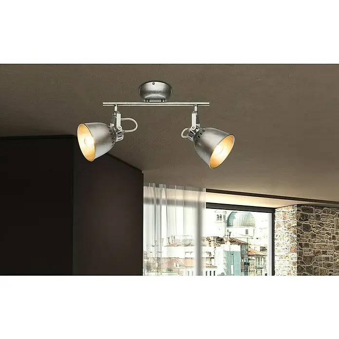 Tween Light Deckenstrahler Industry - 80 W, E14, 2 Stk. - Eine silberne Deckenleuchte mit zwei Strahlern erhellt den Raum und sorgt für eine angenehme Atmosphäre im Zimmer.