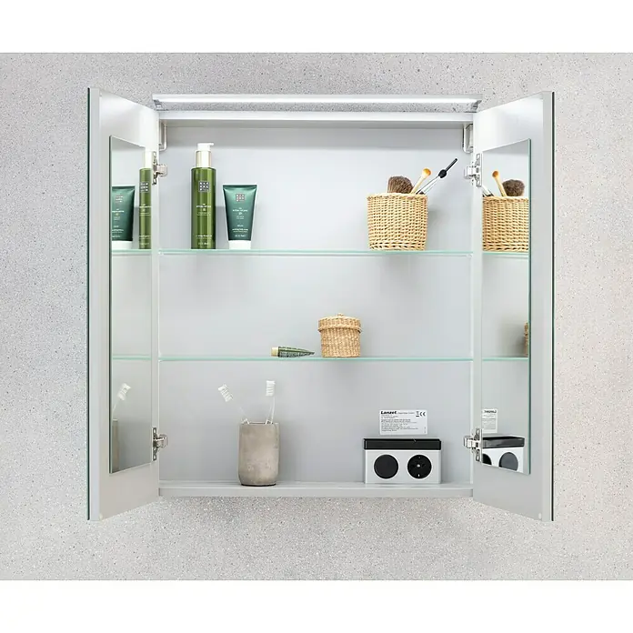 Camargue Stella LED-Spiegelschrank - B x H: 60 x 68,4 cm, Mit Beleuchtung, Weiß - Offener Spiegelschrank mit Glasböden und verschiedenen Badartikeln, der eine elegante und funktionale Aufbewahrungslösung bietet.