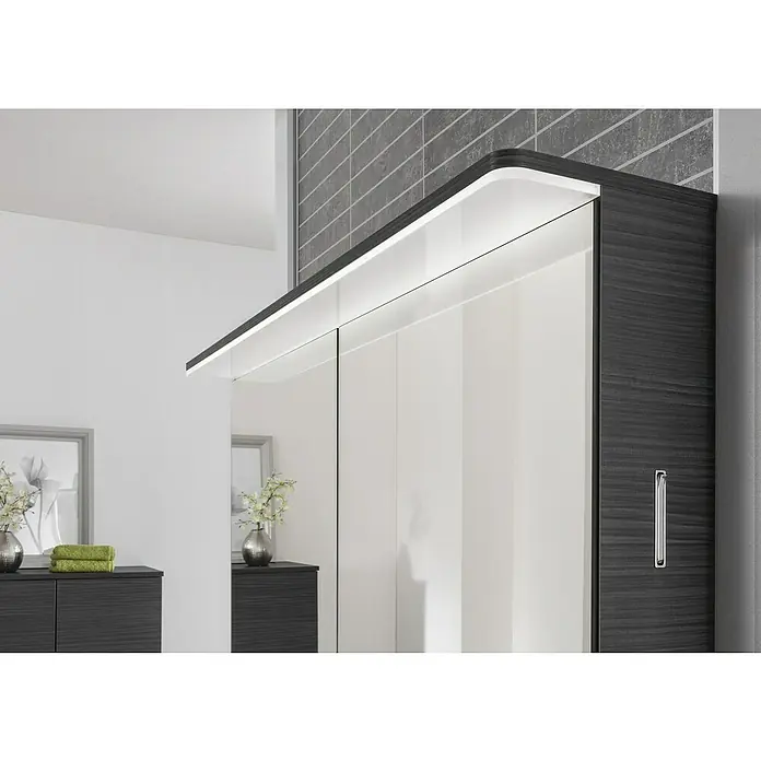 Lanzet Modern 3.0 LED-Spiegelschrank - B x H: 60 x 68,4 cm, Mit Beleuchtung, DIN Anschlag: Links, Dark Oak, Spanplatte - Nahaufnahme eines modernen Badezimmerschranks mit Spiegel, stilvoller Beleuchtung und dunklen Holzdetails, der Eleganz und Funktionalität vereint.