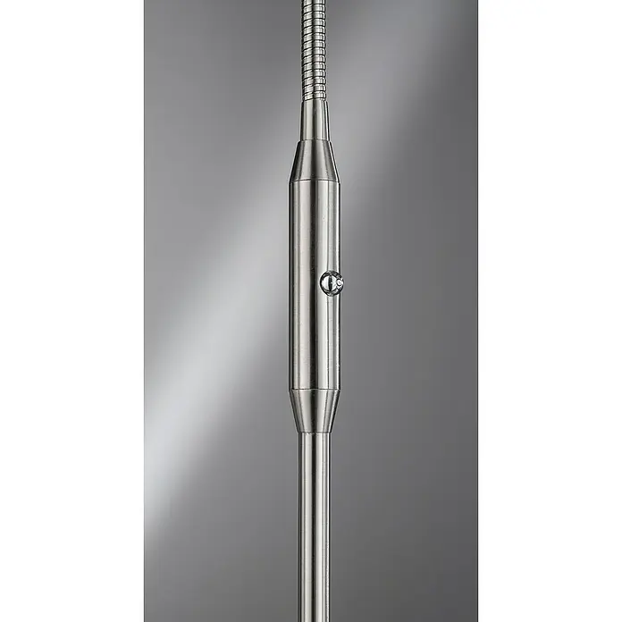 Fischer & Honsel Dent LED-Stehleuchte - Höhe: 150 cm, Chrom, Warmweiß, 1 Stk. - Detailaufnahme einer gebürsteten Aluminiumlampe mit flexiblem Hals und Schalter, die modernes Design und Funktionalität vereint.
