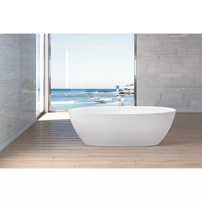 Ottofond Whirlpool Jade - 190 x 94 cm, Sanitäracryl, Weiß, Light/Silent - Weiße freistehende Badewanne in einem modernen Badezimmer mit Meerblick.
