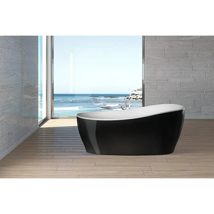 Ottofond Freistehende Badewanne Domani - L x B: 180 x 85 cm, Sanitäracryl, Schwarz/Weiß - Freistehende schwarze Badewanne mit weißem Innenraum in einem modernen Badezimmer mit Meerblick.