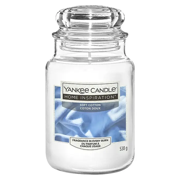 Yankee Candle Home Inspirations Duftkerze - Im Glas, Soft Cotton, Large - Nahaufnahme einer Yankee Candle Home Inspiration Duftkerze "Soft Cotton" in einem Glas mit Deckel.