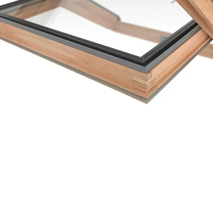 Solid Elements Dachfenster Safe - 78 x 118 cm - Nahaufnahme eines Dachfensters aus Holz mit grauer Dichtung, das Handwerkskunst und hochwertige Materialien hervorhebt.