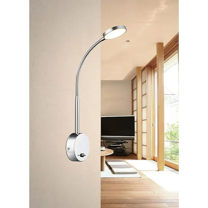 Globo LED-Wandleuchte Pegasi - 6 W, L x B x H: 30 x 9 x 51 cm, Chrom, Transparent, Warmweiß - Nahaufnahme einer modernen, verchromten Wandleuchte mit flexiblem Hals und rundem Lampenkopf, ideal als Leselampe oder Akzentbeleuchtung.