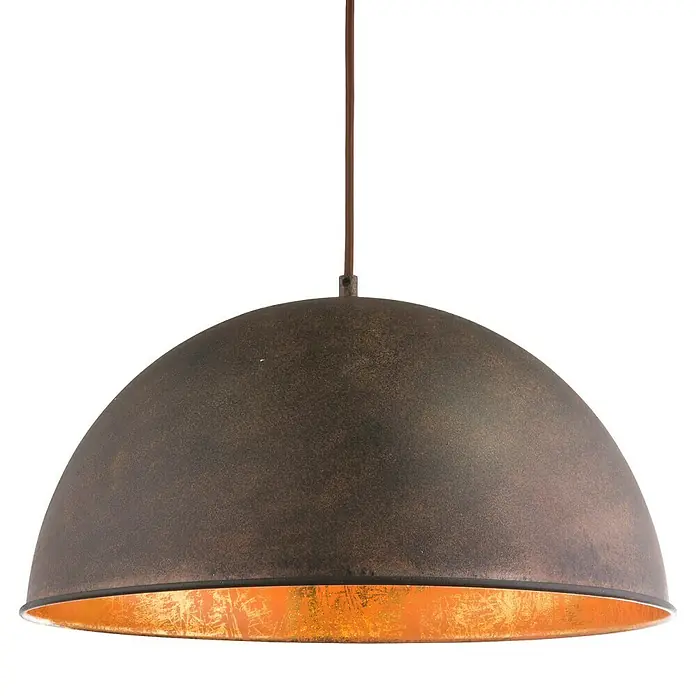 Globo Xirena I Pendelleuchte rundHöhe: 120 cm - Eine Hängelampe mit einem halbkugelförmigen Lampenschirm in antikem Bronze-Finish und goldener Innenseite, die warmes Licht spendet.