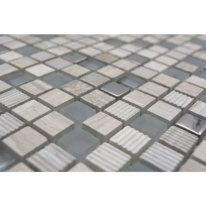 Mosaikfliese Quadrat Crystal Mix XCM HQ10 - 30,5 x 30,5 cm, Grau/Silber, Matt - Nahaufnahme eines Mosaiks aus quadratischen Fliesen in verschiedenen Texturen und Materialien, darunter Stein, Glas und Metall.