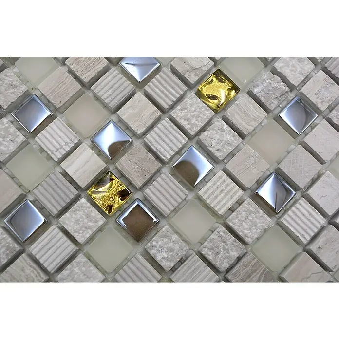 Mosaikfliese Quadrat Crystal Mix XCM HQ12 - 30,5 x 30,5 cm, Beige/Grau, Matt - Nahaufnahme von Mosaikfliesen mit Stein-, Glas- und Metallelementen in Beige-, Gold- und Silbertönen für eine elegante Wandgestaltung.
