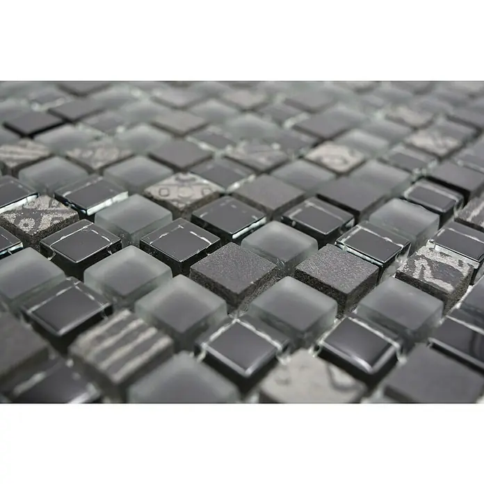 Mosaikfliese Quadrat Crystal Mix XCM HQ19 - 30,5 x 30,5 cm, Schwarz, Matt - Nahaufnahme von quadratischen, grauen Mosaikfliesen mit unterschiedlichen Texturen und Oberflächen, die ein stilvolles Designelement bilden.