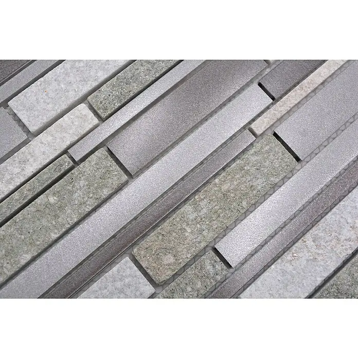 Mosaikfliese Verbund Crystal Mix XSA 535 - 30 x 31 cm, Grau/Beige, Matt - Detailaufnahme von stilvollen Mosaikfliesen in Grau- und Silbertönen, die ein modernes und elegantes Design für Innenräume bieten.