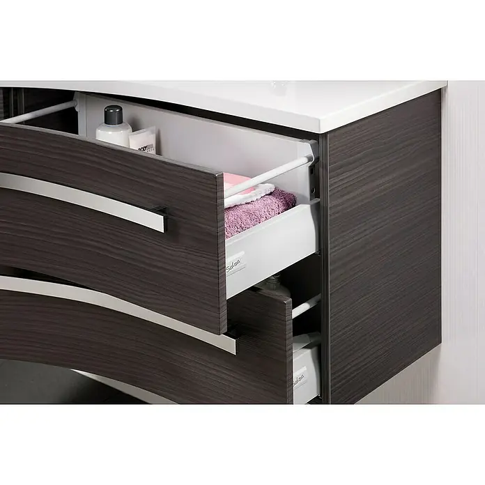 Camargue Wave Waschtischunterschrank - 118,4 x 54 x 49,8 cm, Dark Oak, DIN Anschlag: Links - Dieser Badezimmerschrank mit Schubladen bietet stilvollen Stauraum. Das graue Holzdesign und die Chromgriffe ergänzen jedes Badezimmerdekor.