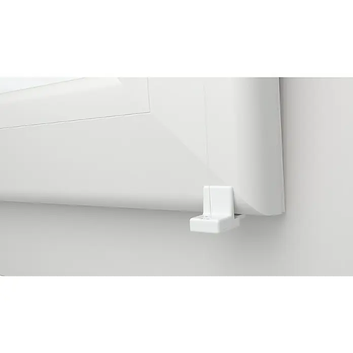 Seitenführung Klemmen für Expo Ambiente Mini-Doppelrollos - Passend für: Expo Ambiente Mini-Doppelrollo, Weiß - Detailaufnahme eines weißen Heizkörpers, der an einer Wand befestigt ist. Der Heizkörper hat eine glatte, moderne Oberfläche und ist minimalistisch gestaltet.