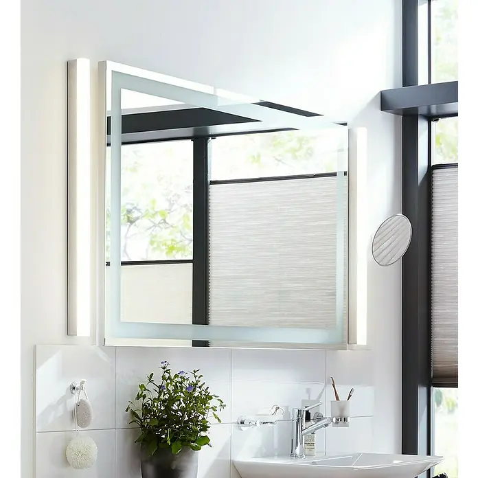 Camargue Stella LED-Lichtspiegel - 100 x 70 cm - Das moderne Badezimmer verfügt über einen beleuchteten Spiegel über dem Waschbecken, der das Erscheinungsbild des Raumes aufwertet.