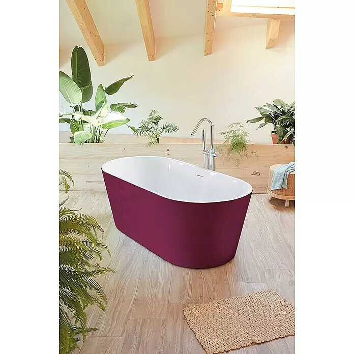 Camargue Freistehende Badewanne Torino - L x B: 170 x 80 cm, Sanitäracryl, Bordeaux/Weiß - Tiefrote freistehende Badewanne mit weißer Innenseite in hellem, pflanzenreichem Badezimmer.