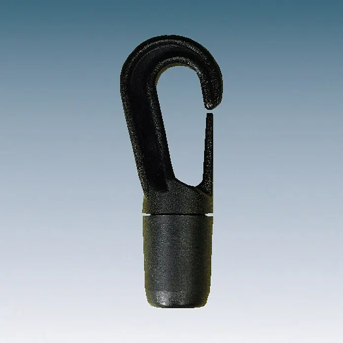 Seilflechter Gancho de patente - Para diámetro de cable: 8 mm, Nylon - Primer plano de un mosquetón de plástico negro con un cierre de resorte, sobre un fondo degradado azul grisáceo.