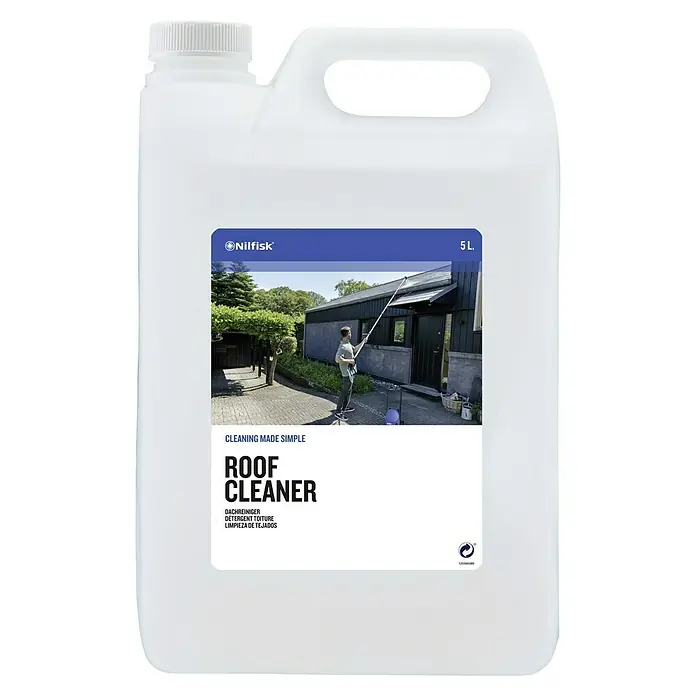 Nilfisk Productos de limpieza Roof Cleaner - 5 l - Imagen de una botella de 5L de limpiador de tejados Nilfisk, ideal para mantener los techos limpios y prolongar su vida útil.
