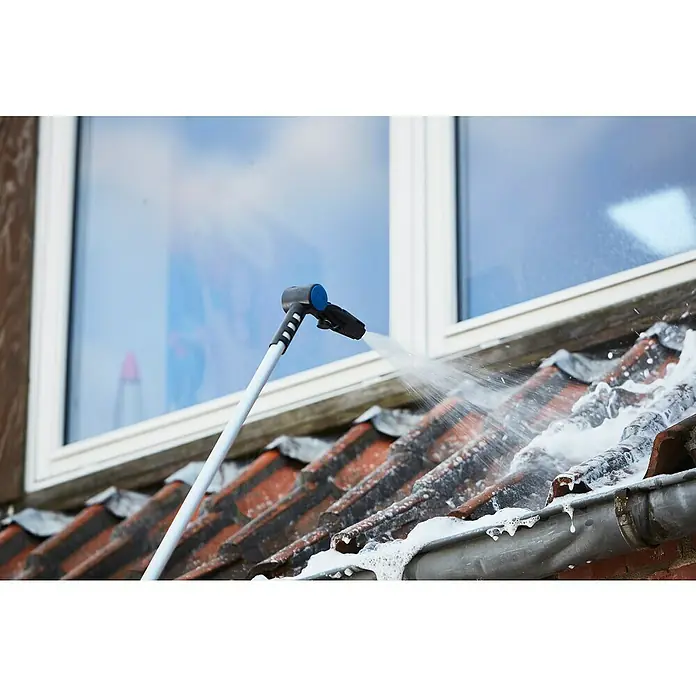 Nilfisk Productos de limpieza Roof Cleaner - 5 l - Limpieza de canaletas con un limpiador telescópico. El limpiador elimina la suciedad y los escombros de las tejas y la canaleta.