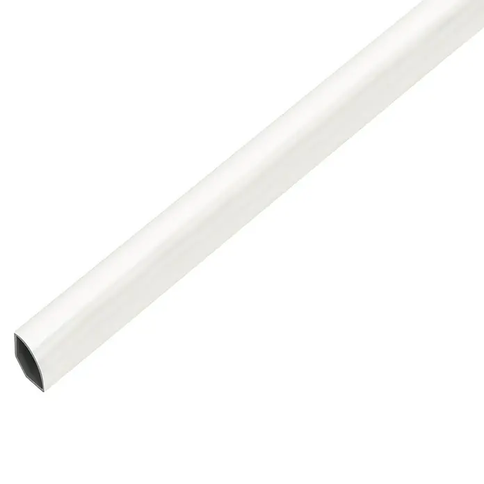 Alberts Viertelkreis-Profil - 1.000 x 15 x 15 mm, Stärke: 1,2 mm, Kunststoff, Weiß - Nahaufnahme eines weißen, halbkreisförmigen Aluminiumprofils, ideal für Bau- und Dekorationsprojekte, das modernes Design und Funktionalität vereint.