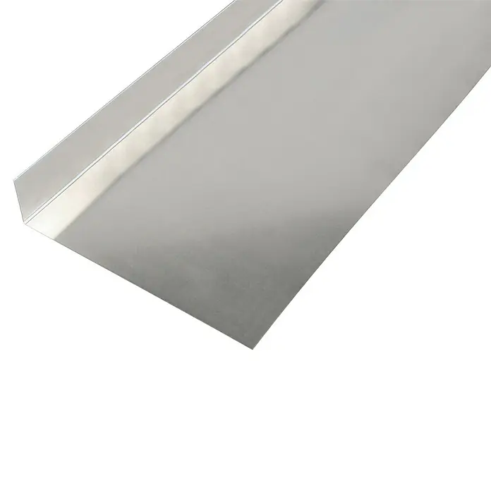 Kantoflex GlattblechL x B x H: 1.000 x 68 x 30 mm, Stärke: 0,5 mm, L-Form, Aluminium - Hier ist ein glänzendes, gebogenes Metallblech zu sehen, das sich ideal für industrielle Anwendungen oder den Bau eignet.