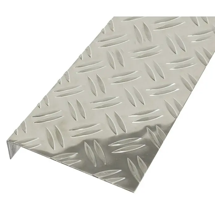 Alberts Winkelprofil - 2.000 x 135 x 30 mm, Stärke: 1,5 mm, Aluminium, Natur - Silberne Trittstufe aus Riffelblech, ideal für Treppen. Rutschfestes Material sorgt für Sicherheit und Langlebigkeit.