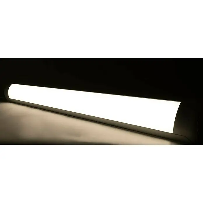 Ritter Leuchten LED-Lichtleiste Cristal - L x B x H: 61,3 x 12 x 3 cm, 25 W - Eine helle, längliche LED-Leuchte strahlt helles Licht in einem dunklen Raum aus und sorgt für moderne Beleuchtung.