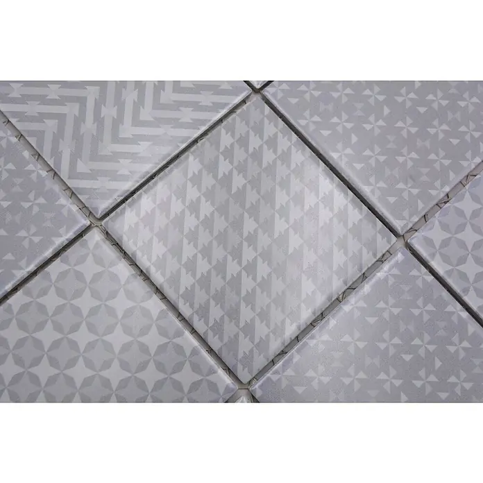 Mosaikfliese Quadrat Geo Grey GEOG - 29,8 x 29,8 cm, Grau, Glänzend - Nahaufnahme von dekorativen, quadratischen Fliesen mit verschiedenen grauen Mustern, die ein modernes und stilvolles Design präsentieren.