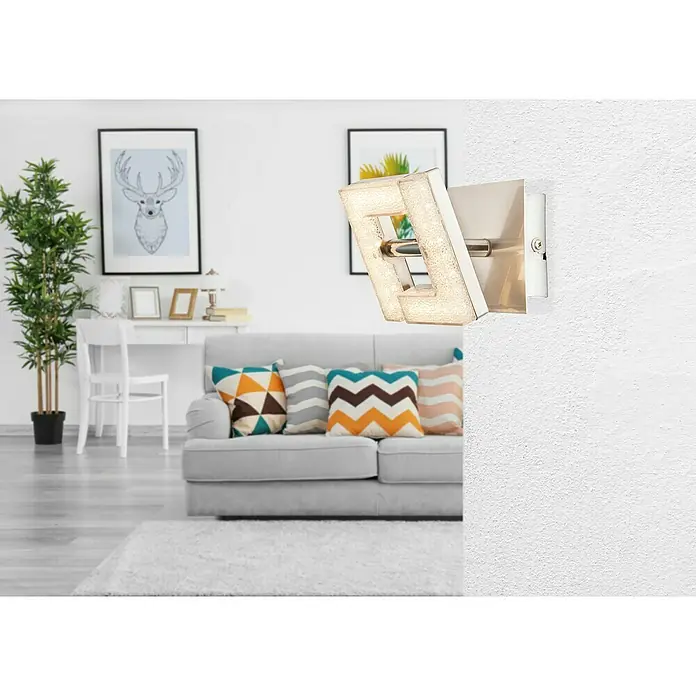 Tween Light LED-Deckenstrahler Square Crystal - 4 W, Nickel matt, Warmweiß - Moderne Wandleuchte im Interieur mit dekorativen Kissen auf der Couch. Das stilvolle Lichtelement sorgt für eine angenehme Atmosphäre.