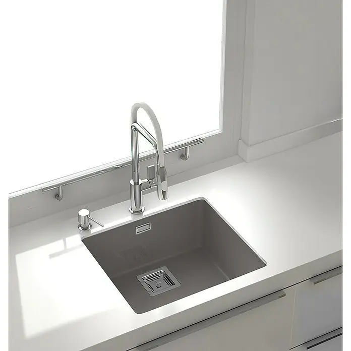 Poalgi Fregadero encastrable Zie 45 - 45 x 50 cm, Material compuesto, Gris, Brillante - Elegante fregadero con grifo moderno y dispensador de jabón. La pila gris complementa perfectamente la encimera blanca.