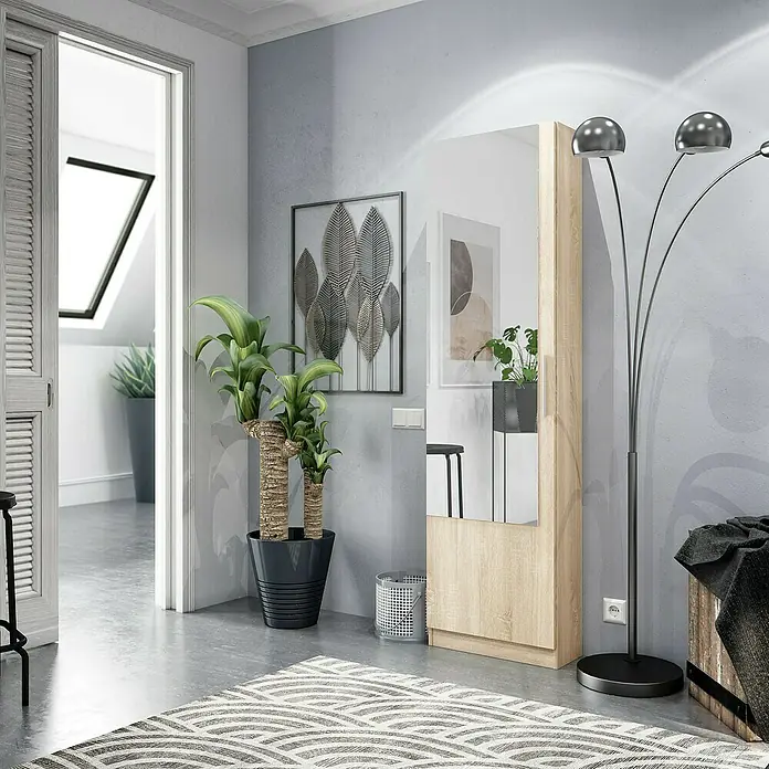 Zapatero Kristal - L x An x Al: 22 x 50 x 180 cm, Roble Canadian, Espejo - Idea de diseño interior con un moderno zapatero con espejo y una elegante lámpara de pie que añade carácter a la habitación.