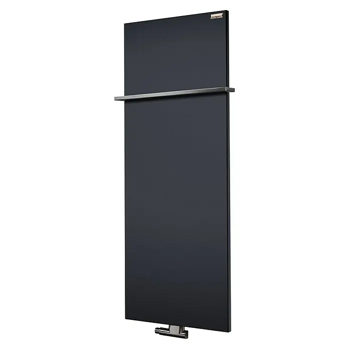 Szagato Designheizkörper Manhattan 2 - B x H: 470 x 1.200 mm, Wärmeleistung bei Vorlauftemperatur von 75 °C (D: 50): 799 W, Anthrazit, Mit 1 Handtuchhalter (15 mm) - Nahaufnahme eines modernen schwarzen Handtuchwärmers mit einem stilvollen Chrombügel, der ein elegantes Badezimmer-Accessoire darstellt.