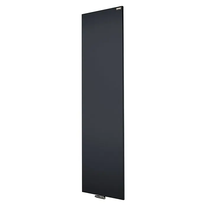 Szagato Designheizkörper Manhattan 3 - B x H: 470 x 1.800 mm, Anthrazit, Ohne Handtuchhalter - Das Bild zeigt einen schlanken, schwarzen Heizkörper, der sich durch sein modernes Design und seine effiziente Wärmeleistung auszeichnet.