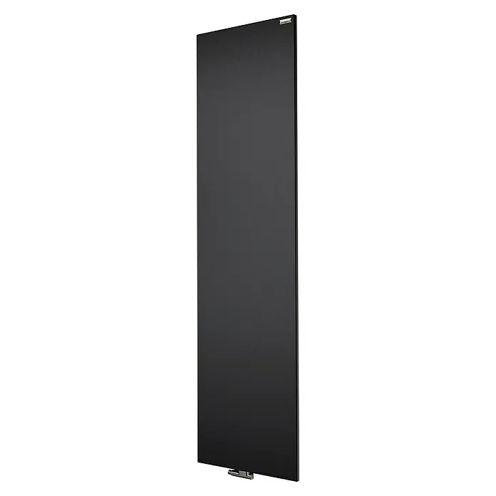 Szagato Designheizkörper Manhattan 3 - B x H: 470 x 1.800 mm, Schwarz, Ohne Handtuchhalter - Aufnahme eines schlanken, schwarzen Heizkörpers. Hervorragende Wärmeleistung und elegantes Design für jeden Raum.
