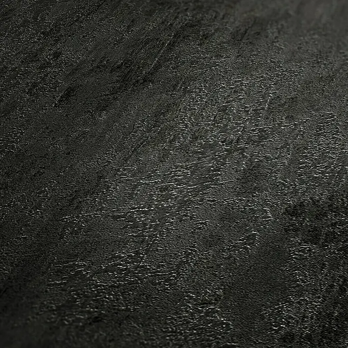 A.S. Création Elements Vliestapete Patina - Schwarz, Metalloptik, 10,05 x 0,53 m - Nahaufnahme einer schwarzen, strukturierten Oberfläche. Die Textur ist rau und uneben, mit leichten Glanzeffekten. Sie wirkt wie eine beschichtete oder behandelte Oberfläche.