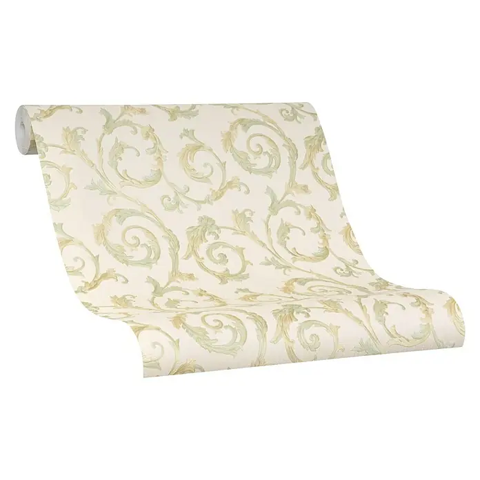 Marburg Home Classic Belvedere Vliestapete Rokkoko-Ranke - Dunkelbeige, Ornament, 10,05 x 0,53 m - Rollenmuster der cremefarbenen Versace-Tapete mit dezentem, blassgrünem und goldenem Rankenmuster für eine elegante Wanddekoration.