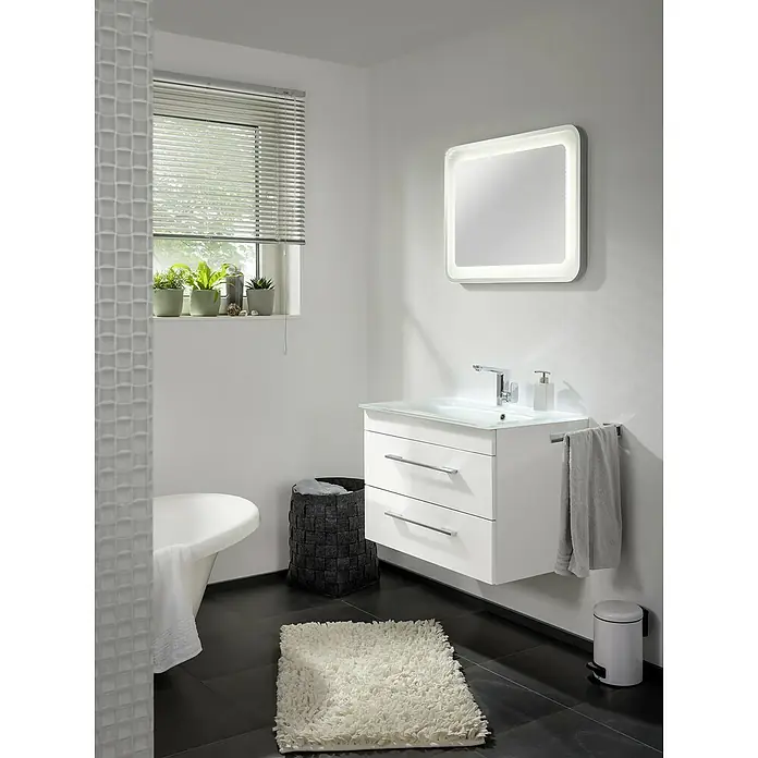 Camargue Stella Waschtischunterschrank - 79,4 x 48,8 x 55 cm, Mit Beleuchtung, Weiß - Elegantes Badezimmer mit einem weißen Waschtisch mit Schubladen, einem beleuchteten Spiegel und dekorativen Akzenten, die eine moderne Atmosphäre schaffen.