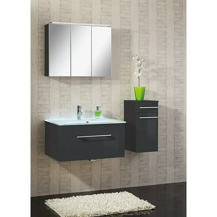 Camargue Stella LED-Spiegelschrank - B x H: 100 x 68,4 cm, Mit Beleuchtung, Grafit - Badezimmer-Waschtischkombination in Anthrazit mit Spiegelschrank, Aufbewahrungsschrank und weißem Teppich auf glänzendem, schwarzem Boden.