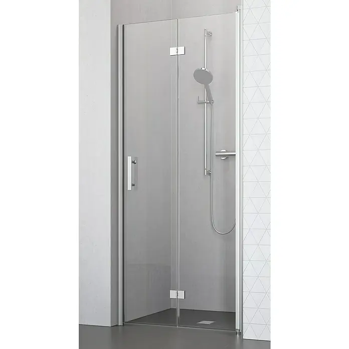Camargue Vario Nischendusche S52+S9 - 80 x 195 cm, Beschichtet, Silber, 6 mm - Nahaufnahme einer Duschkabine mit einer transparenten Tür und silbernen Beschlägen, die ein modernes Badezimmerdesign hervorhebt.