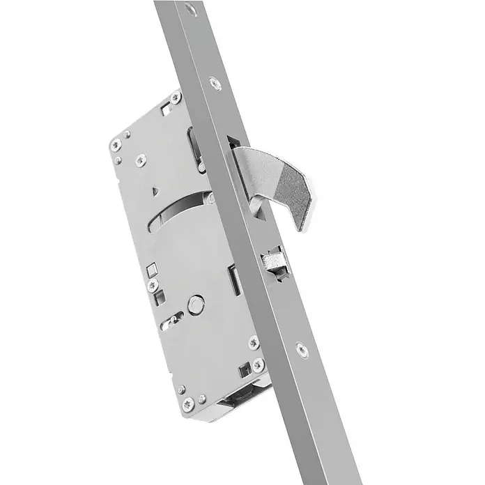 MCM Cerradura de embutir de puerta de entrada 30/30 - Esmaltado, Oro, Anchura placa: 70 mm - Primer plano de una cerradura de puerta plateada, destacando la mecánica y el diseño del producto.